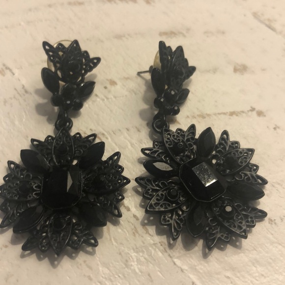 Dangle lace like earrings - Picture 3 of 5